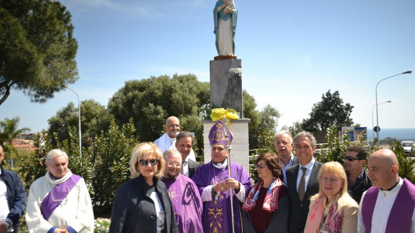 L’Arcivescovo benedice statua Madonna delle Grazie al Cannizzaro