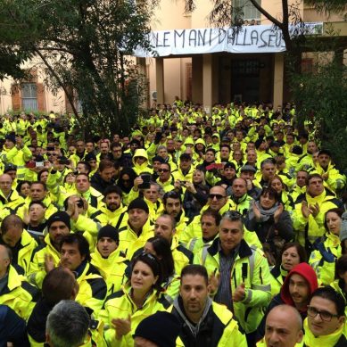 Emanuele Cosentino (SMI): operatori con fascia al braccio e su scritto “Giù le mani dal 118!”