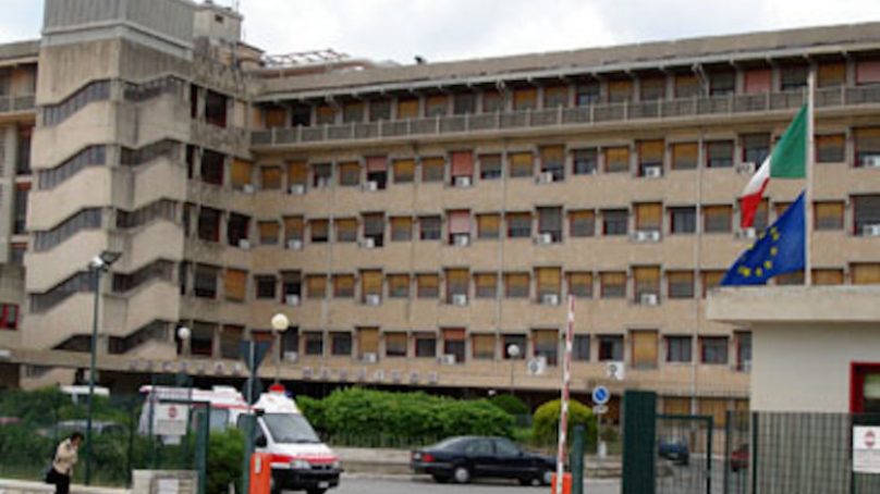 Ospedale Maggiore di Modica: donato tablet ad immigrato