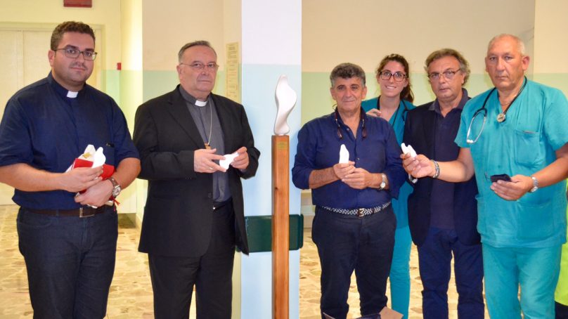 Lampedusa, consegnata la scultura Mariana donata al Poliambulatorio