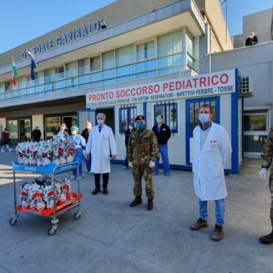 Carabinieri donano uova pasquali ai reparti pediatrici etnei