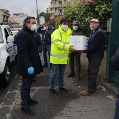 Covid-19, arrivano i pacchi spesa del Comune