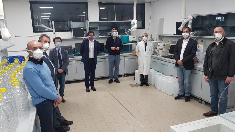 Visita di Pogliese e Priolo ai laboratori universitari che producono disinfettanti