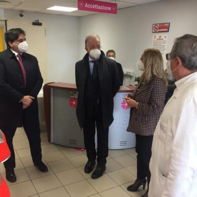 Il Sindaco Pogliese visita area vaccini COVID del Cannizzaro